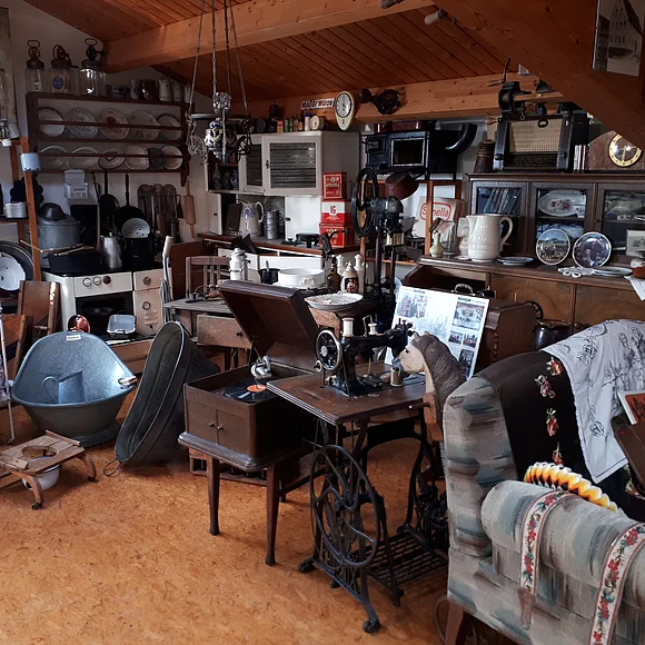 Verschiedenste Haushaltsgegenstände sind im Land- und Technikmuseum in Unterschneidheim ausgestellt