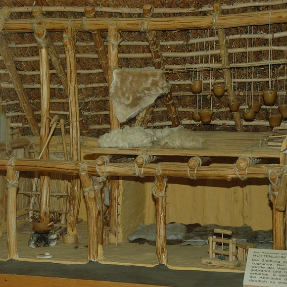 Hölzernes Hüttenmodel im Goldbergmuseum