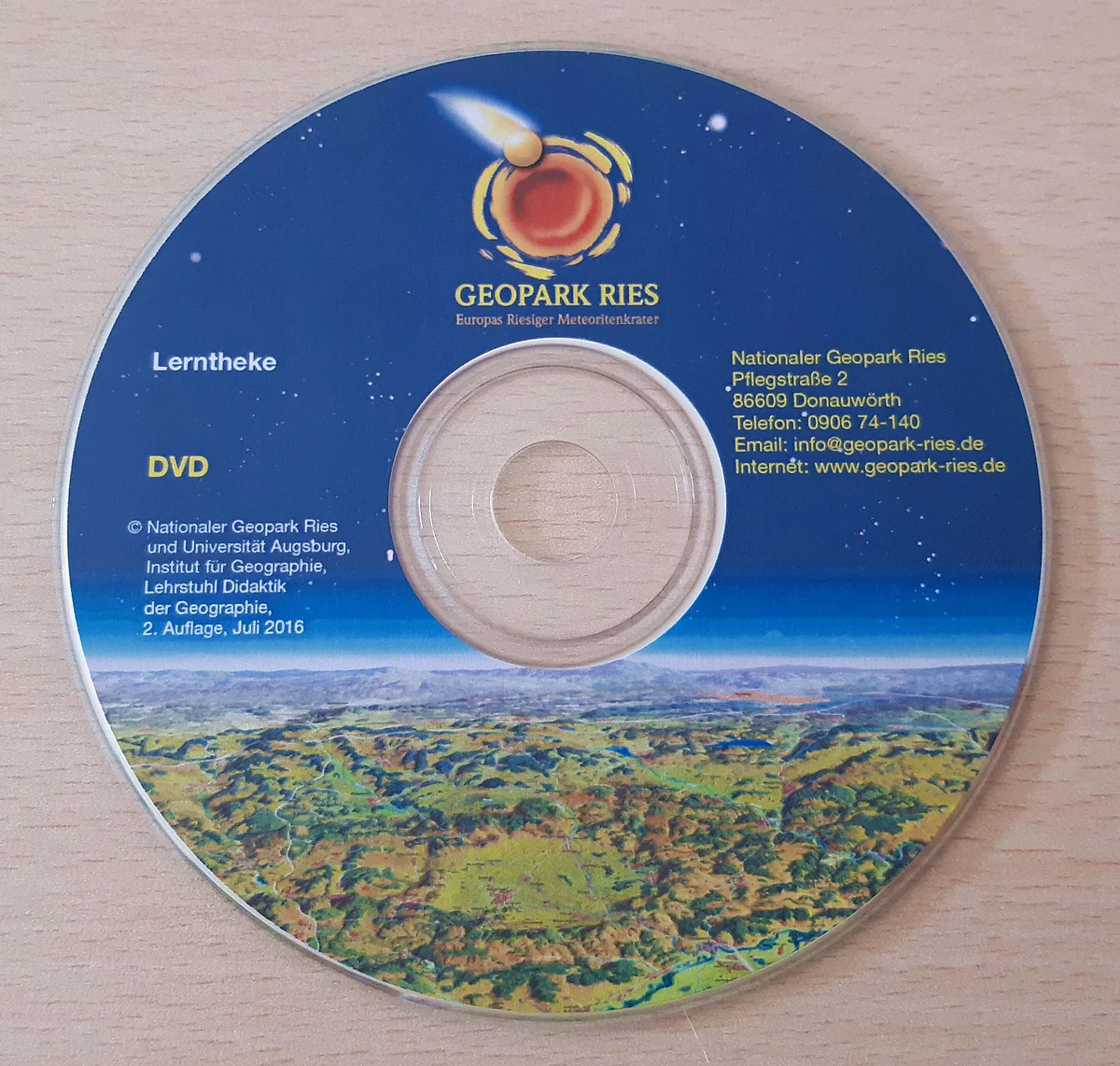 Auf der DVD "Lerntheke" ist eine Zeichnung der Luftansicht des Rieskraters abgebildet.