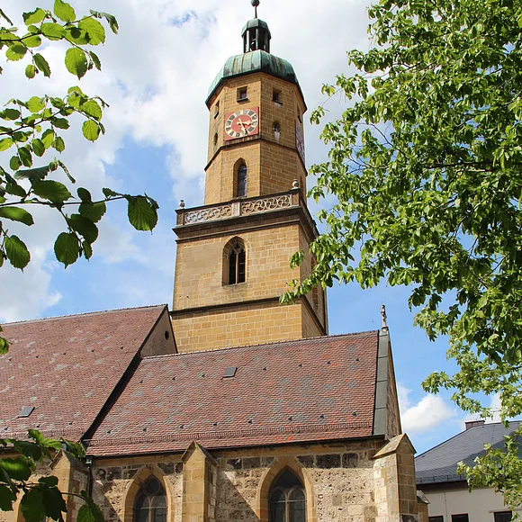 Außenansicht auf die Pfarrkirche St. Blasius