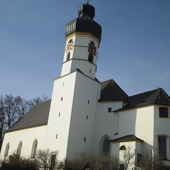 Außenansicht der Pfarrkirche Mariä Himmelfahrt