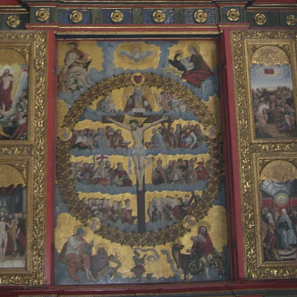 Blick auf den detailreichen Seitenaltar